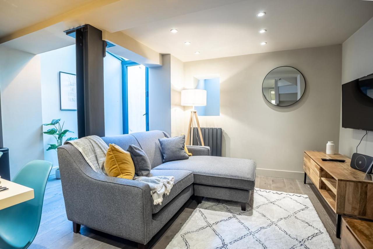 Modern Two Bedroom Apartment In Fulham By Sojo Stay London Exterior photo